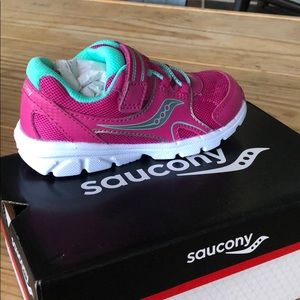 Toddler girls Saucony shoes